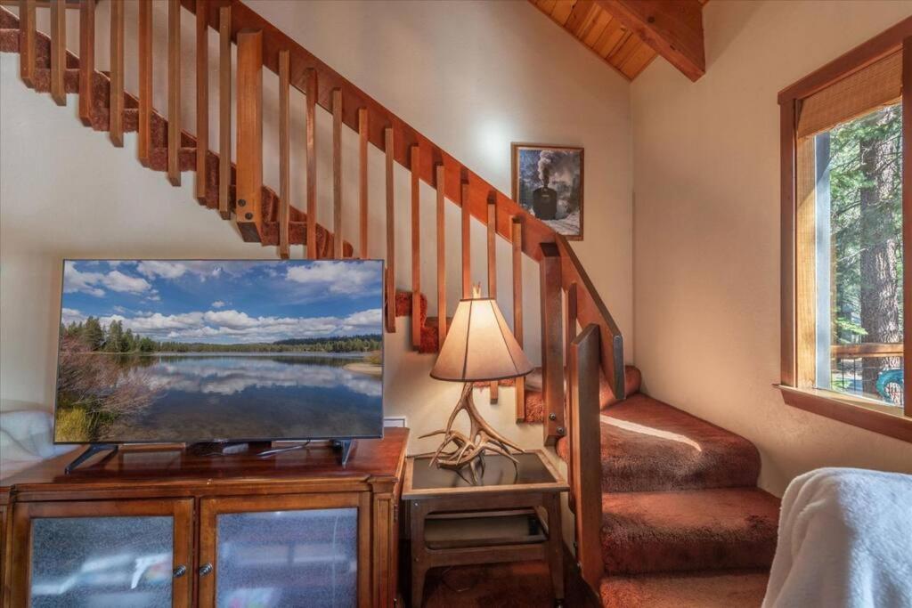 3Br Tahoe Donner Cabin With Hoa Perks Like Pools Hot-Tub Minutes To Trails Lake Golf 트럭키 외부 사진