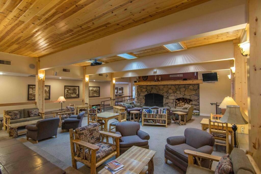 3Br Tahoe Donner Cabin With Hoa Perks Like Pools Hot-Tub Minutes To Trails Lake Golf 트럭키 외부 사진
