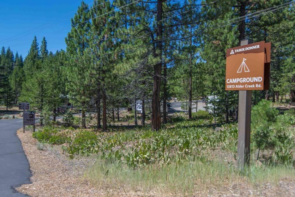 3Br Tahoe Donner Cabin With Hoa Perks Like Pools Hot-Tub Minutes To Trails Lake Golf 트럭키 외부 사진