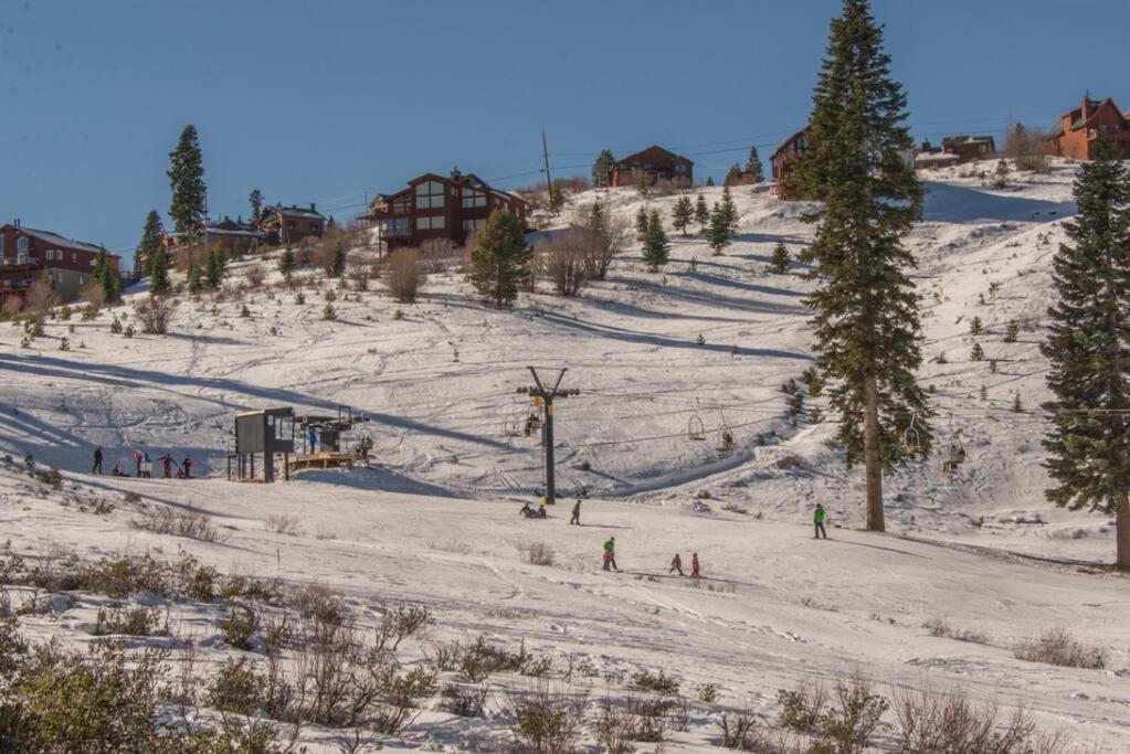 3Br Tahoe Donner Cabin With Hoa Perks Like Pools Hot-Tub Minutes To Trails Lake Golf 트럭키 외부 사진