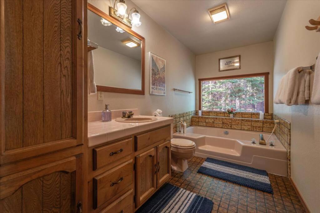 3Br Tahoe Donner Cabin With Hoa Perks Like Pools Hot-Tub Minutes To Trails Lake Golf 트럭키 외부 사진