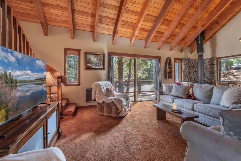 3Br Tahoe Donner Cabin With Hoa Perks Like Pools Hot-Tub Minutes To Trails Lake Golf 트럭키 외부 사진