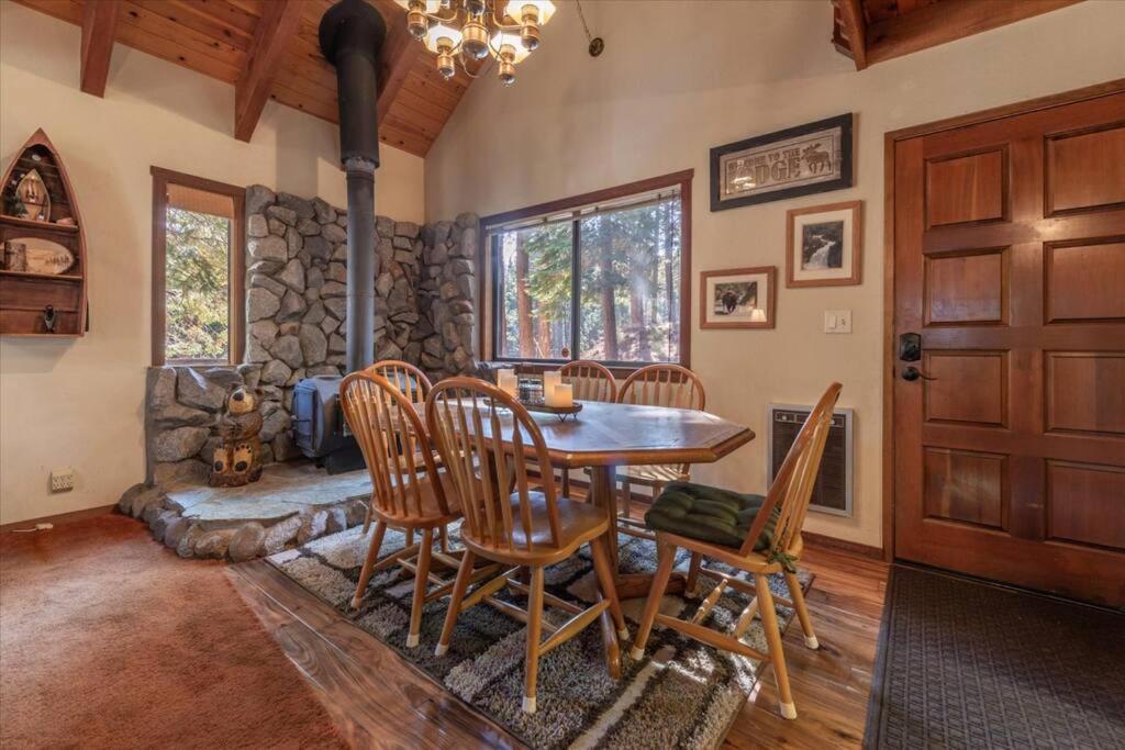 3Br Tahoe Donner Cabin With Hoa Perks Like Pools Hot-Tub Minutes To Trails Lake Golf 트럭키 외부 사진