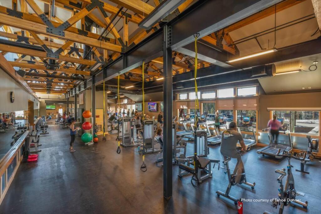 3Br Tahoe Donner Cabin With Hoa Perks Like Pools Hot-Tub Minutes To Trails Lake Golf 트럭키 외부 사진