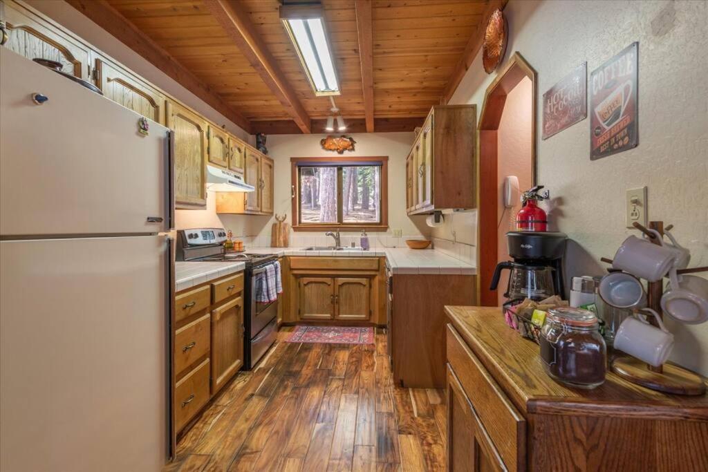 3Br Tahoe Donner Cabin With Hoa Perks Like Pools Hot-Tub Minutes To Trails Lake Golf 트럭키 외부 사진